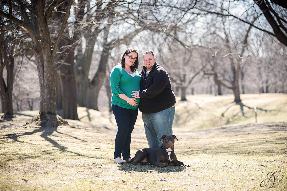 expecting mother and chocolate lab, maternity session washington park, maternity and pet portraits in washington park albany, albany maternity photographer, albany maternity photos
