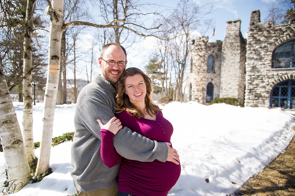 beautiful expecting mother photo, albany maternity photography, albany maternity photographer, beardslee castle photos