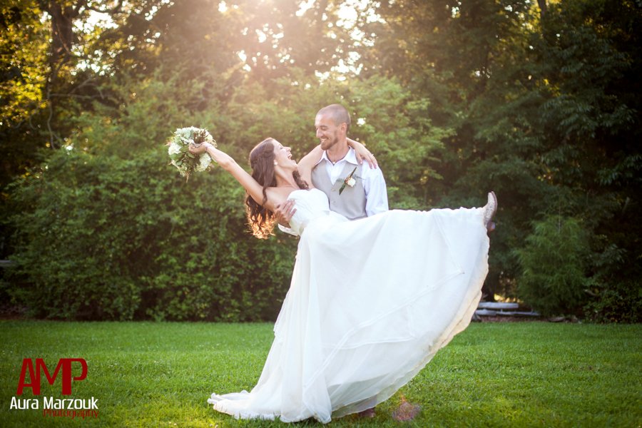 Rustic DIY barn wedding by Seagrove wedding photographer. © Aura Marzouk Photography