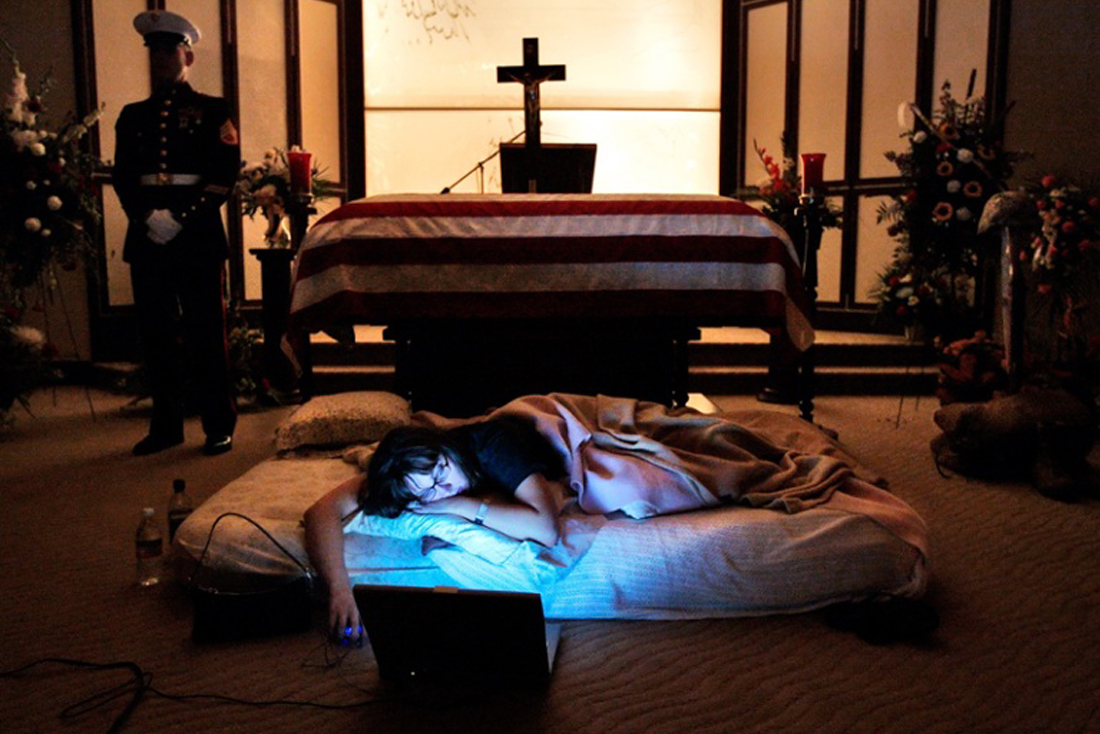 girl_funeral_laptop