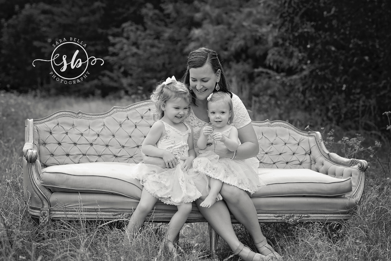 Keller, Mommy & Me Minis, siblings, gold couch