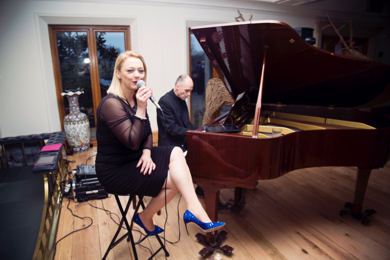 Alison Jennings - Singer