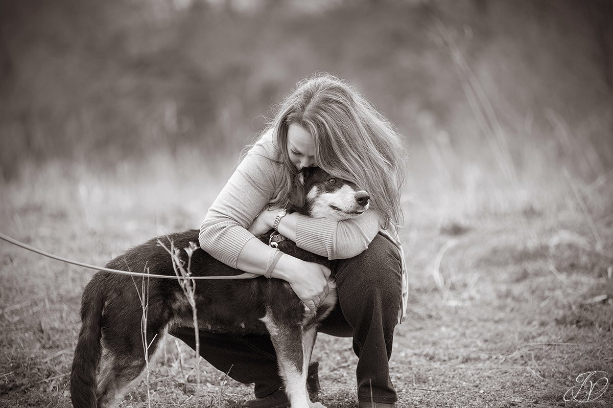 touching photo of animal rescuer