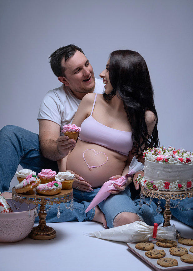 🌸 What to Expect During Your Luxury Maternity Session at Jenna Elizabeth Studios