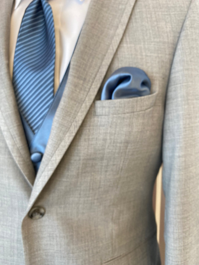 Suit Up in Style: Essential Tips for Choosing the Perfect Tuxedo Rental