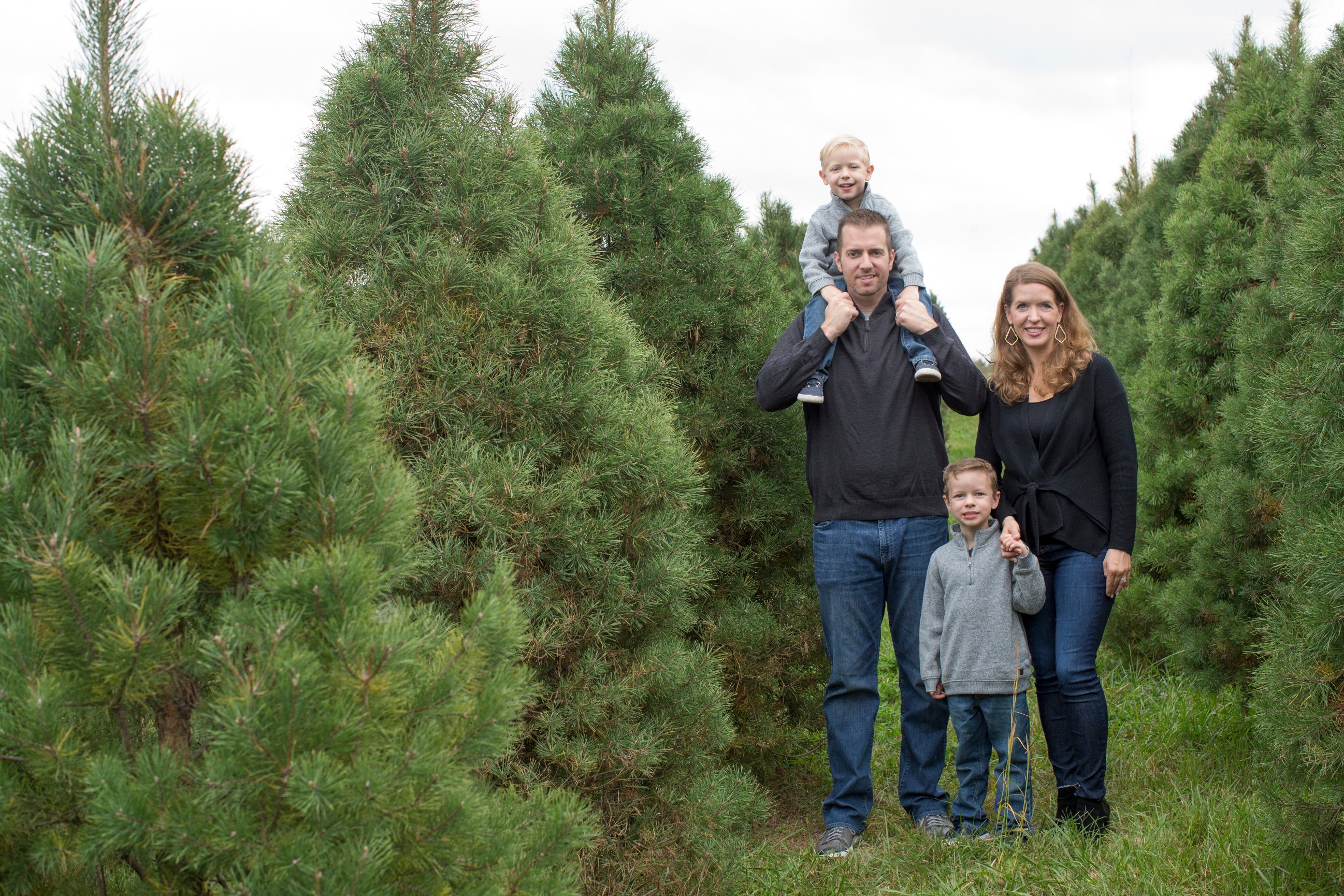 Christmas Tree Farm Kansas City Family Photographer Christina