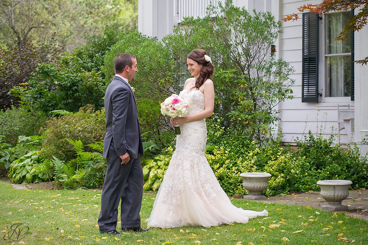 groom blown away seeing his bride for the first time