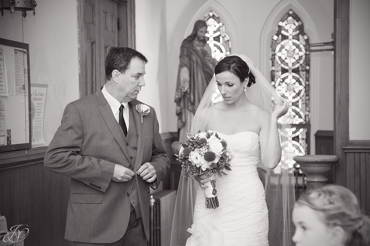 photo of private moment with dad and bride before ceremony