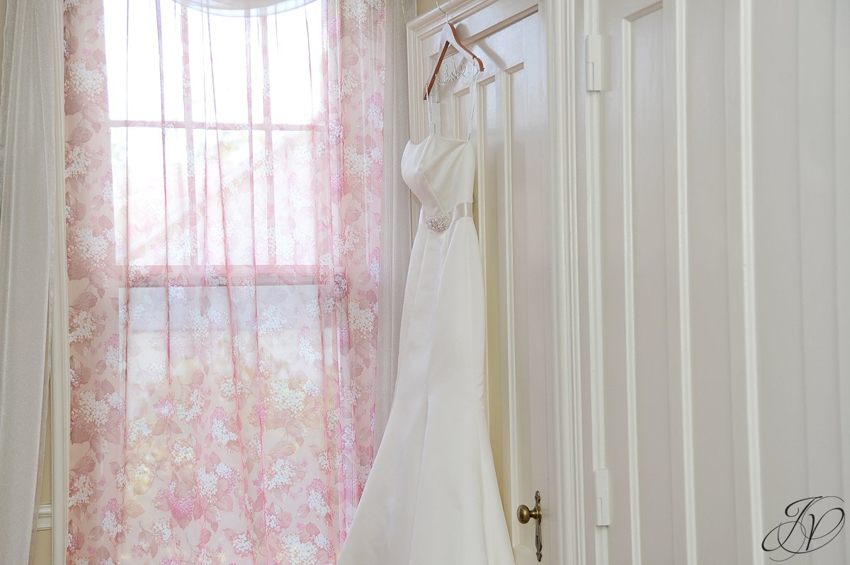 wedding dress photo, schenectady wedding photographer, riverstone manor, wedding detail photos