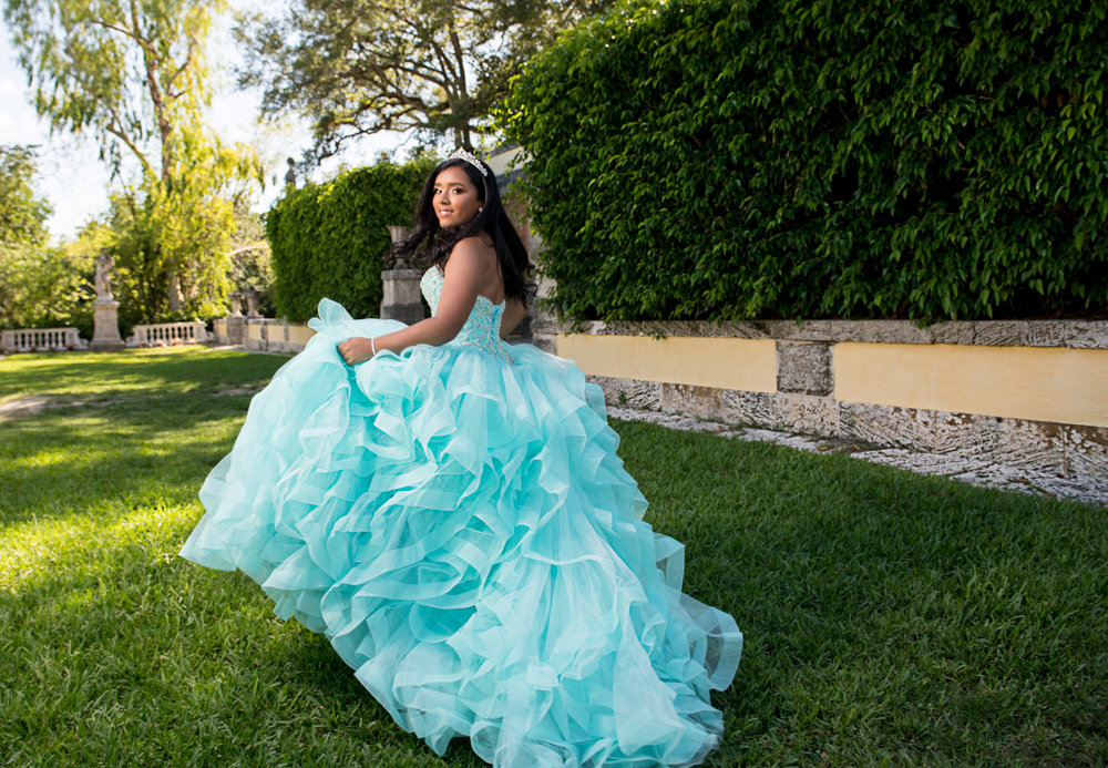 Yadira | Quinceanera Photoshoot at Japanese Tea Garden in Fort Worth |  Quinceanera photoshoot, Quince photoshoot ideas, Fall photo shoot outfits