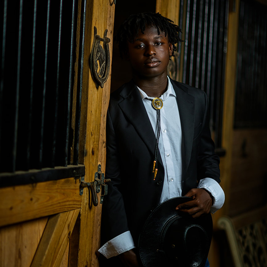 Class of 2027 senior portraits at Buffalo Bayou Park, fine art poised look by Swartz Portraits serving Magnolia ISD