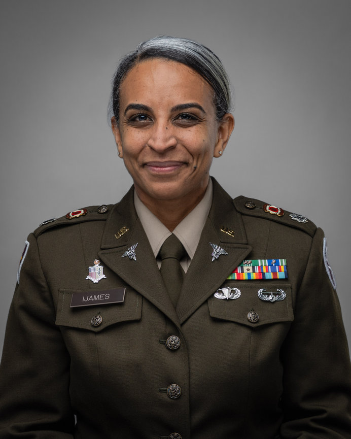Army AGSU Portrait by Laura Hatcher Photography