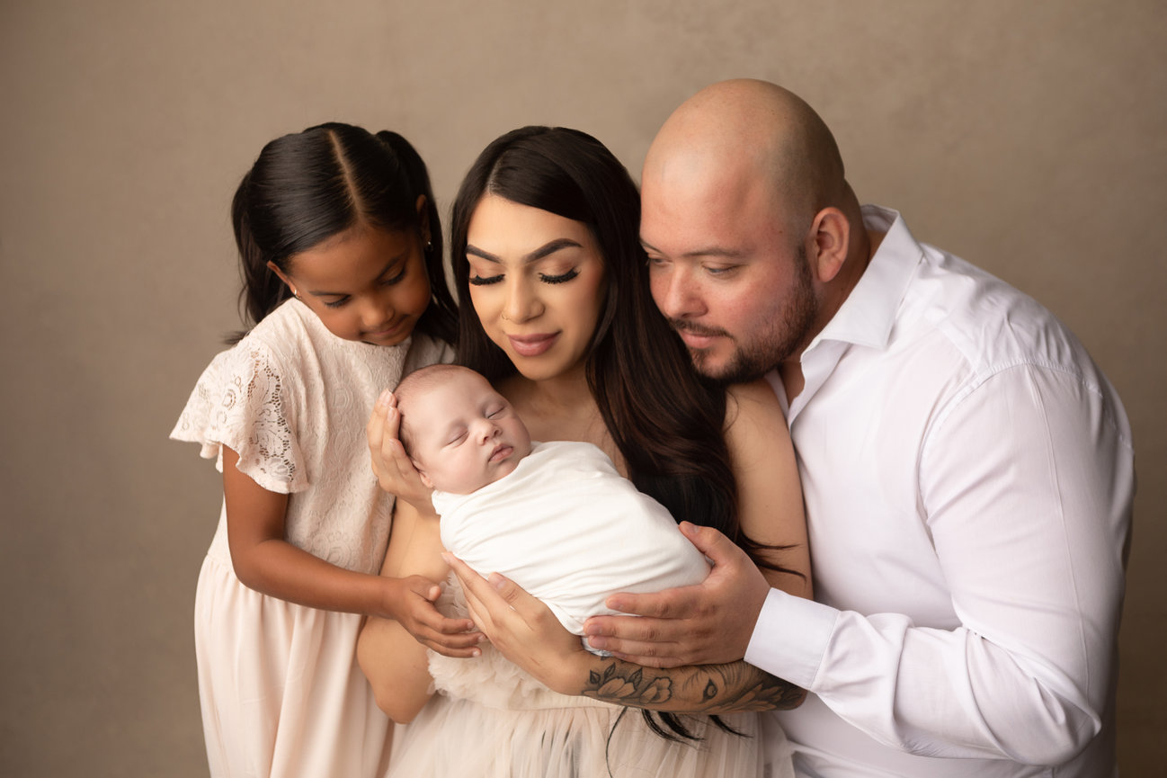 ontario ca newborn photographer,ontario ca newborn photography, ontario studio photographer, Ontario newborn photography, ontario maternity session, ontario family baby photo session, ontario cake smash photographer,