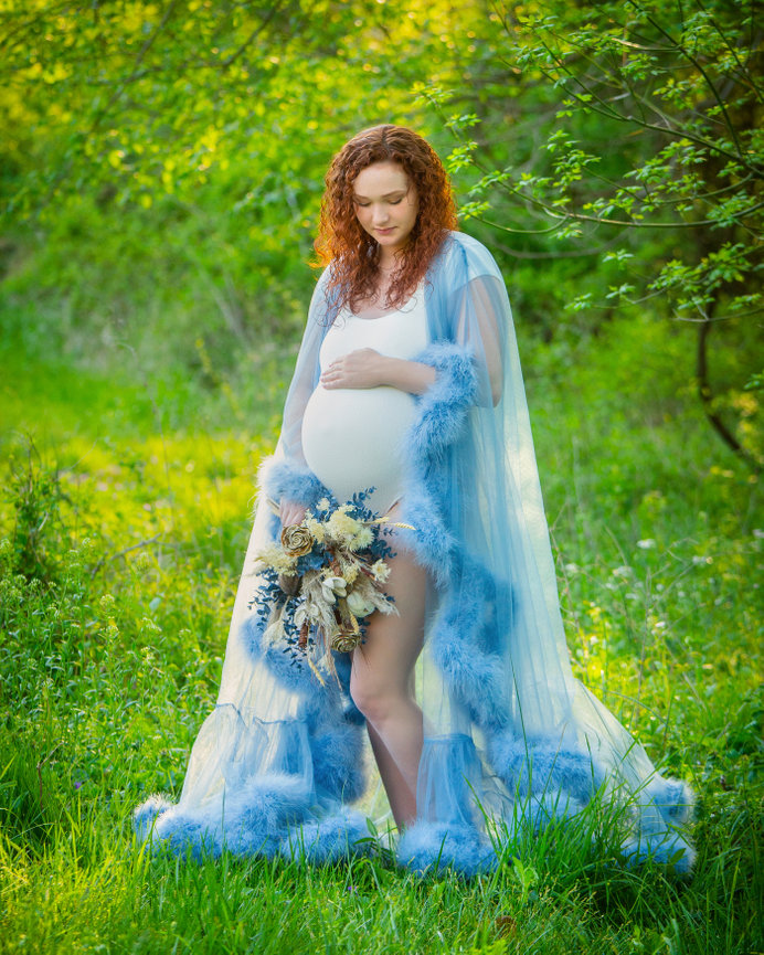 outdoor maternity session in clarksville, Tennessee