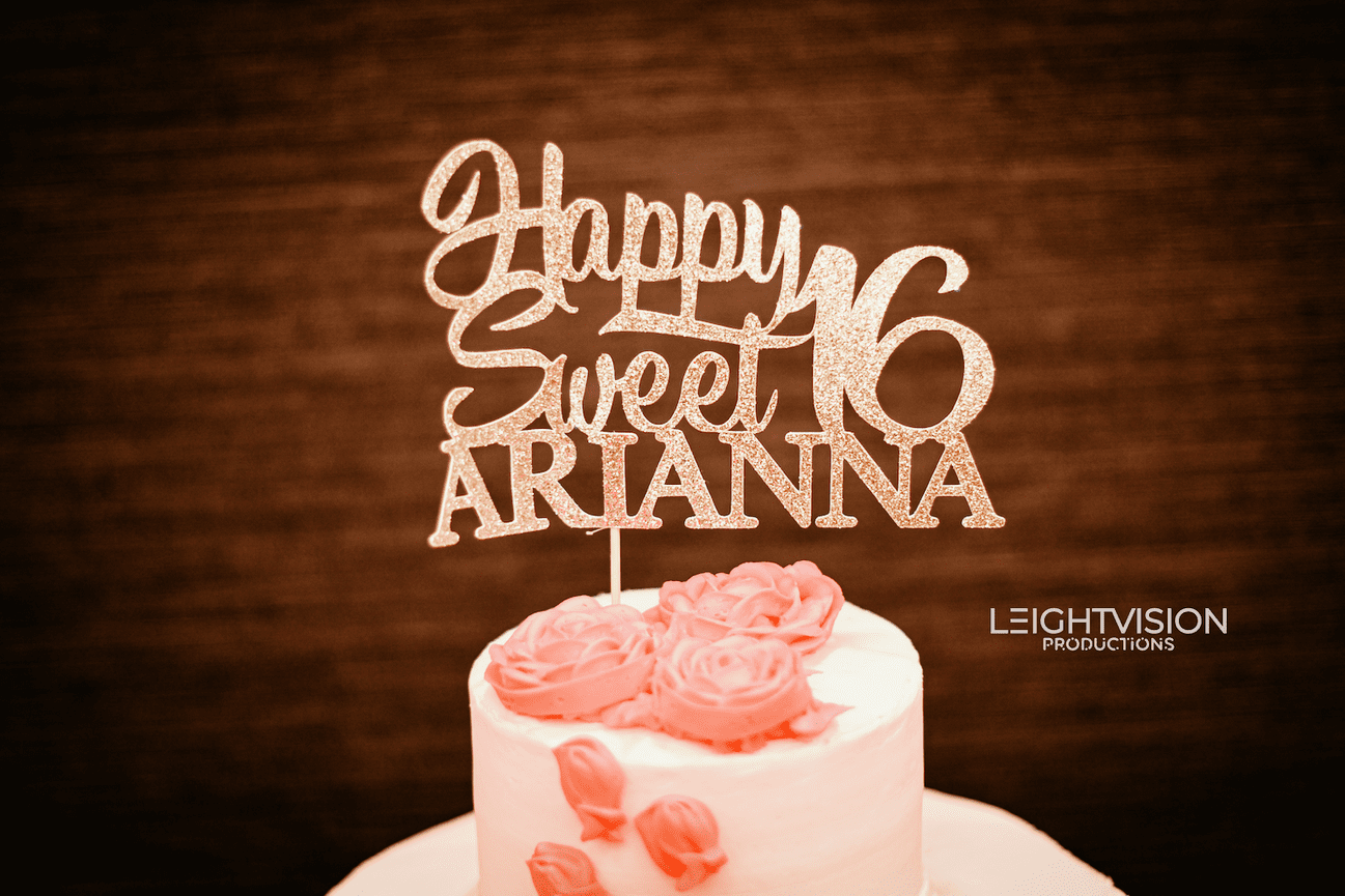A delightful cake showcasing Happy Sweet 16 Arinaanna designed to commemorate a joyful 16th birthday celebration.