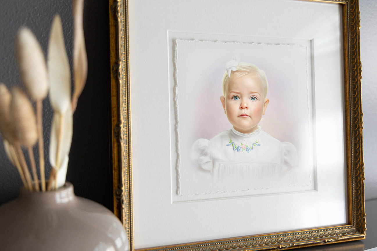 Light-toned children’s portrait in pastel, featuring a baby with gentle lighting and painterly texture.