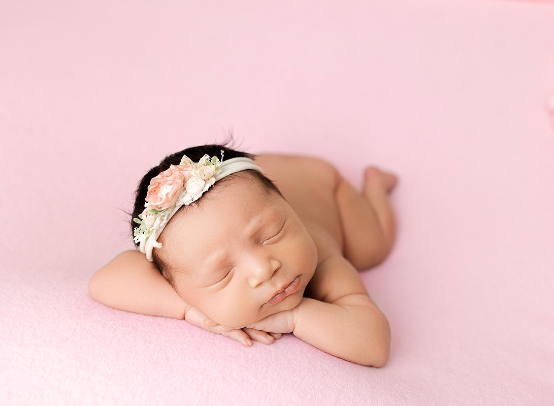 best Dahinda newborn photographer, newborn photography near me Dahinda, newborn portrait studio Dahinda IL