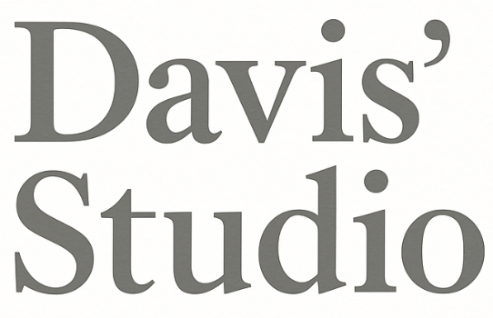 Davis' Studio Logo