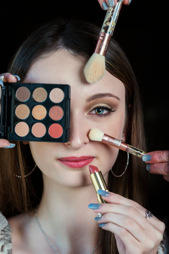 Young white female, woman wearing makeup, Photography by Heather Raub of FrontRoom Images
