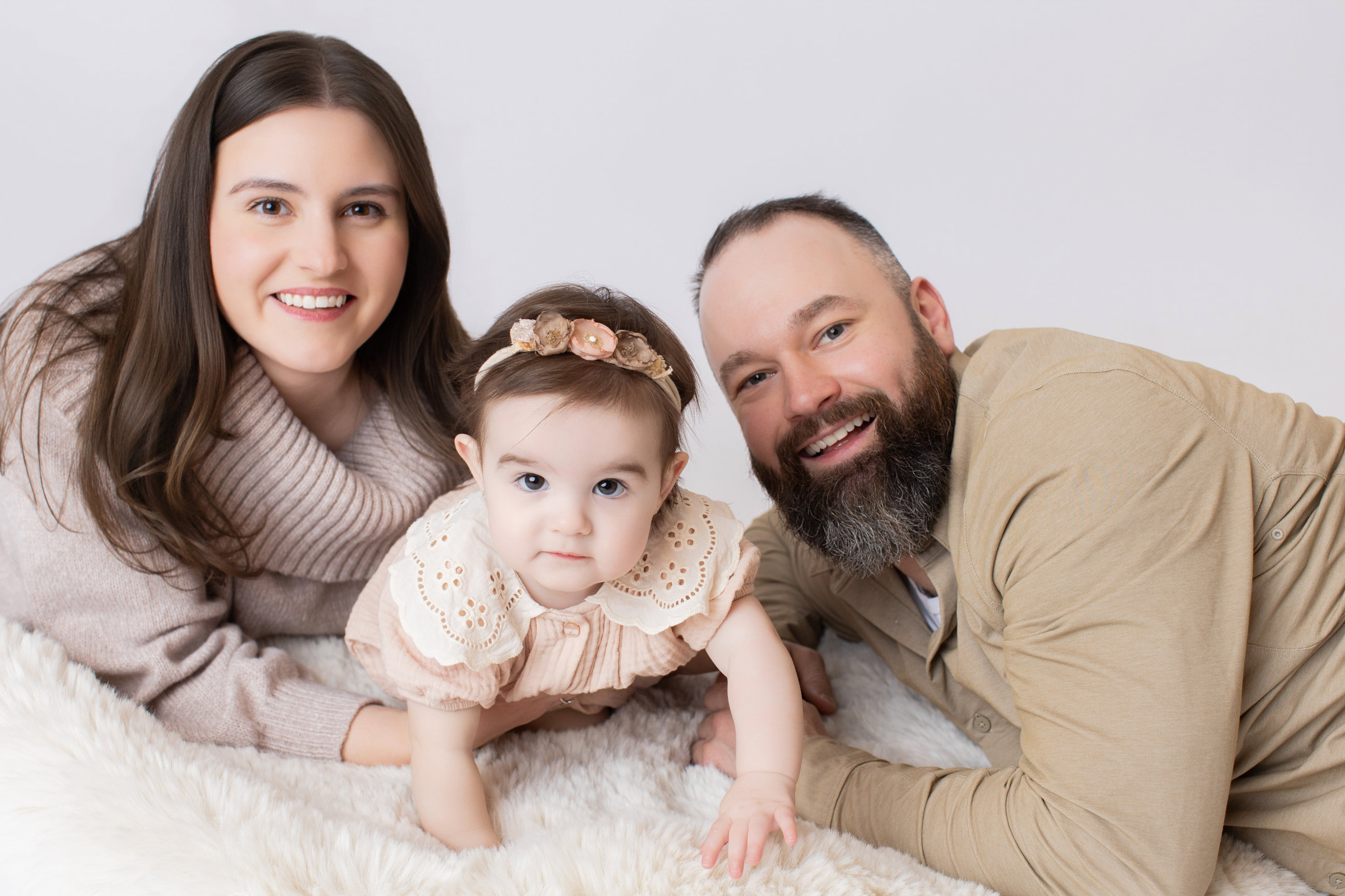 Calgary cake smash photography sage tulle sprinkles and family first birthday session photo 23