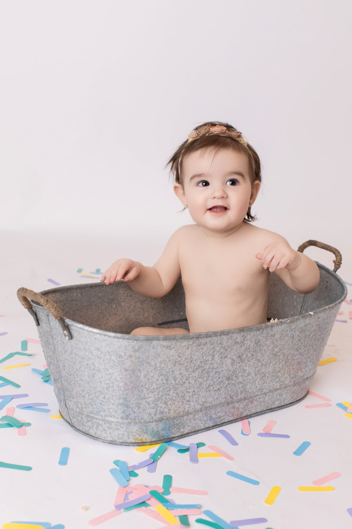 Calgary cake smash photography sage tulle sprinkles and family first birthday session photo 29