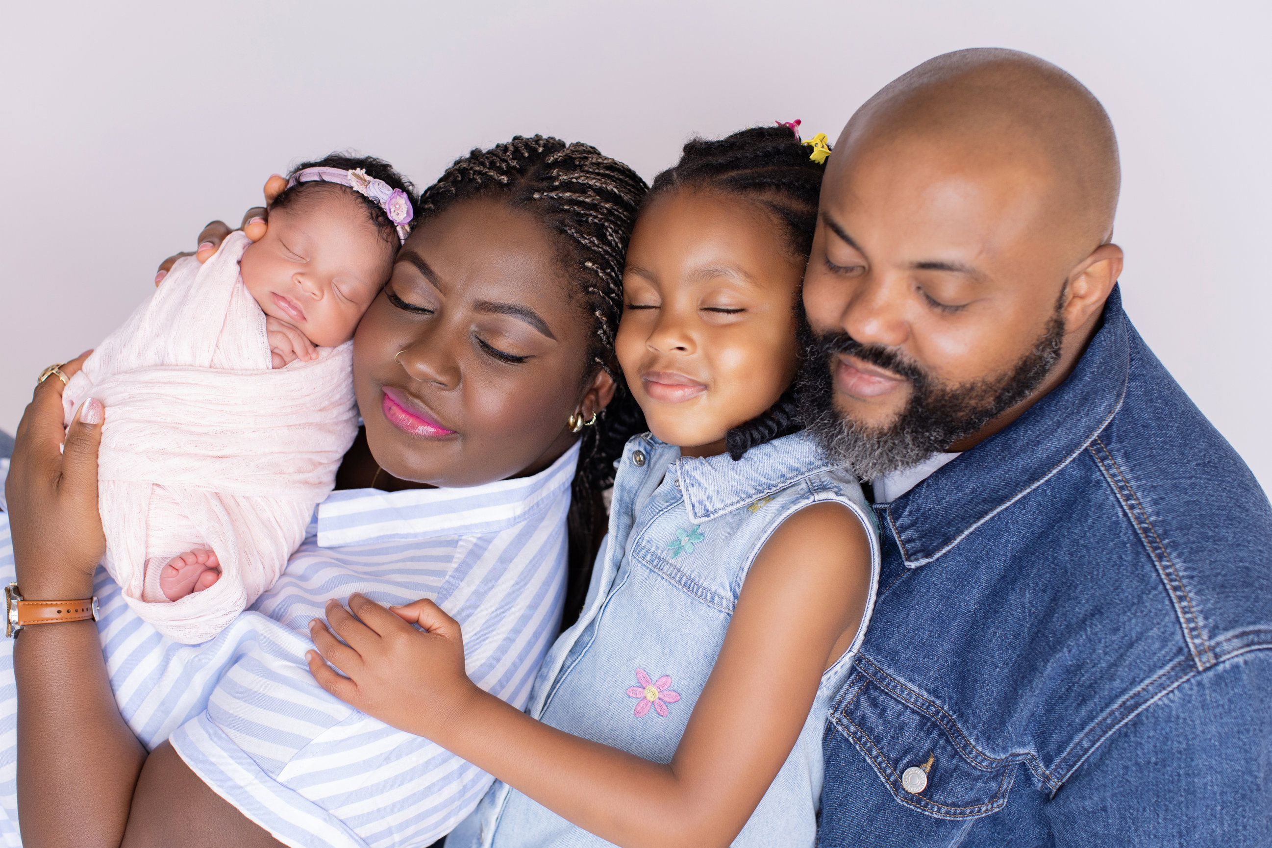 Calgary newborn photography lilac wrap daisies and family Newborn I session photo 10