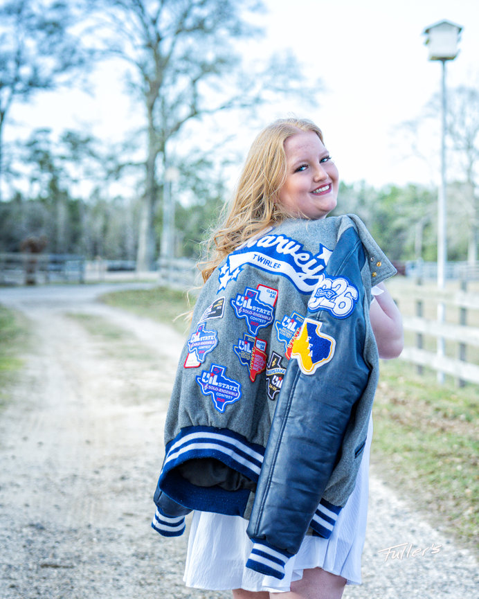 View senior photography examples from Fuller's Signature Seniors in Buna, Texas.