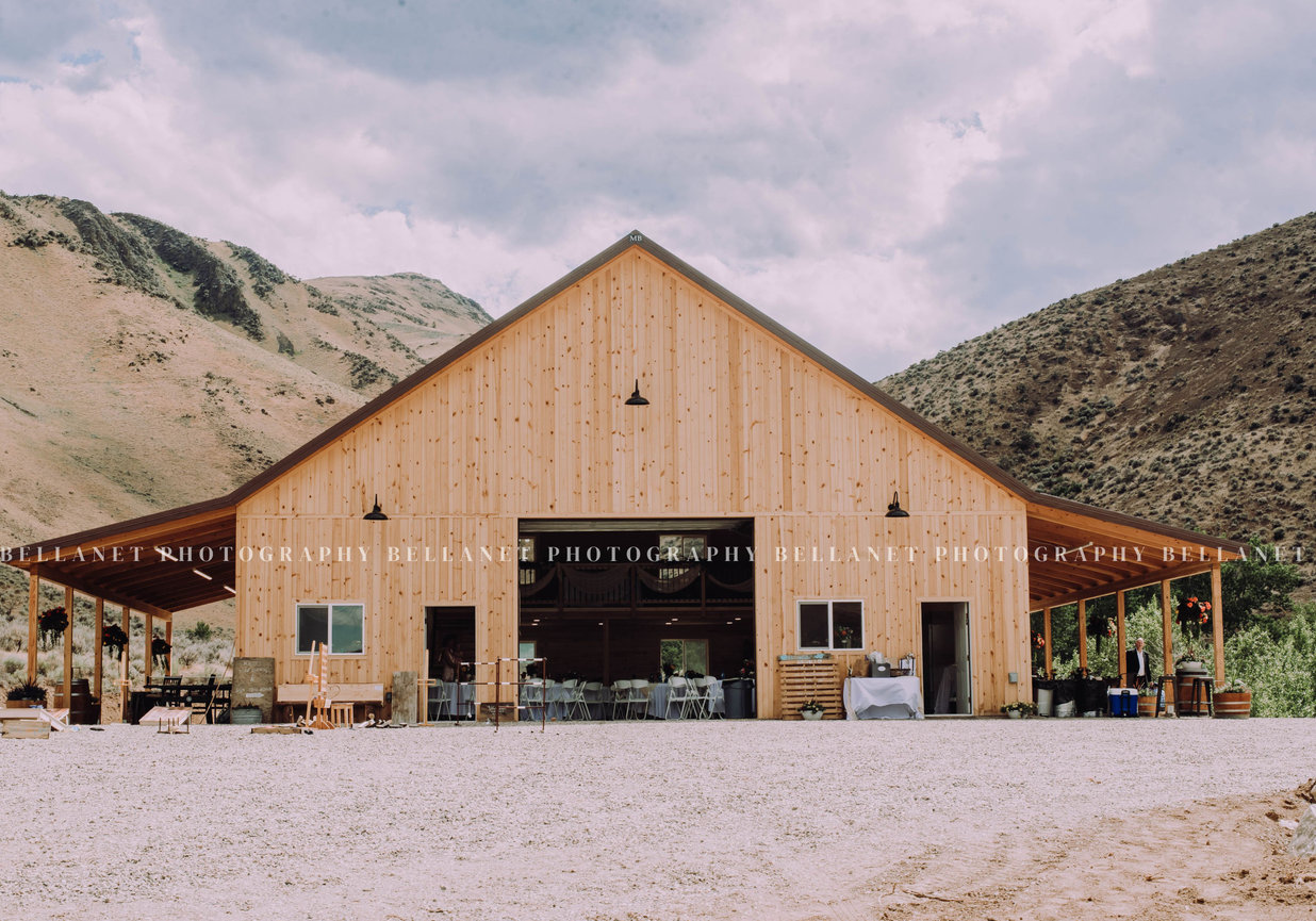 What are some outdoor wedding venues in Idaho?, image size:1236x865